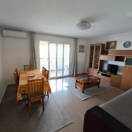 Apartamento Con Buena Vista Торевьиа